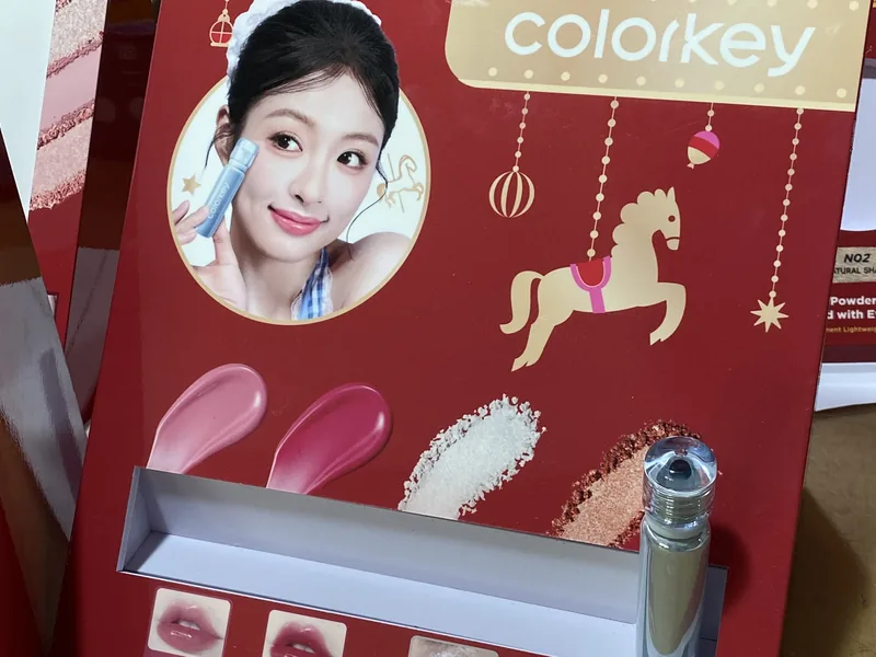 colorkey countertop display with model visual and shade swatches